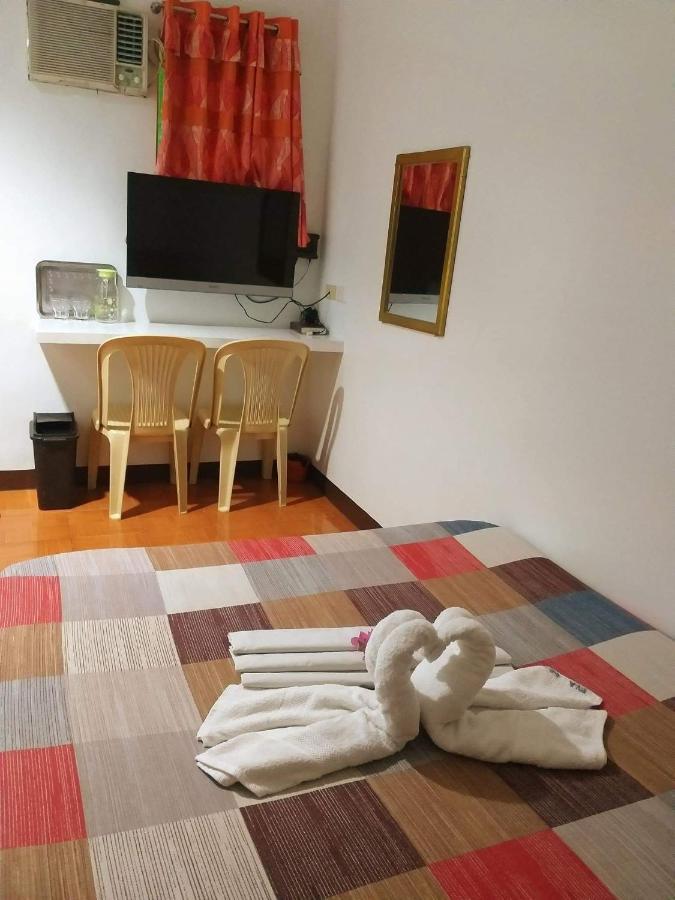 Park Vil-La Apartelle Quezon City Buitenkant foto