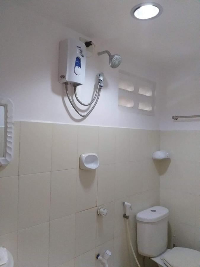Park Vil-La Apartelle Quezon City Buitenkant foto