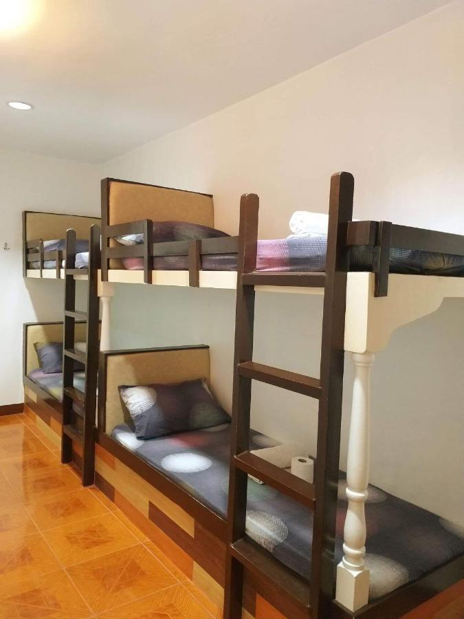 Park Vil-La Apartelle Quezon City Buitenkant foto