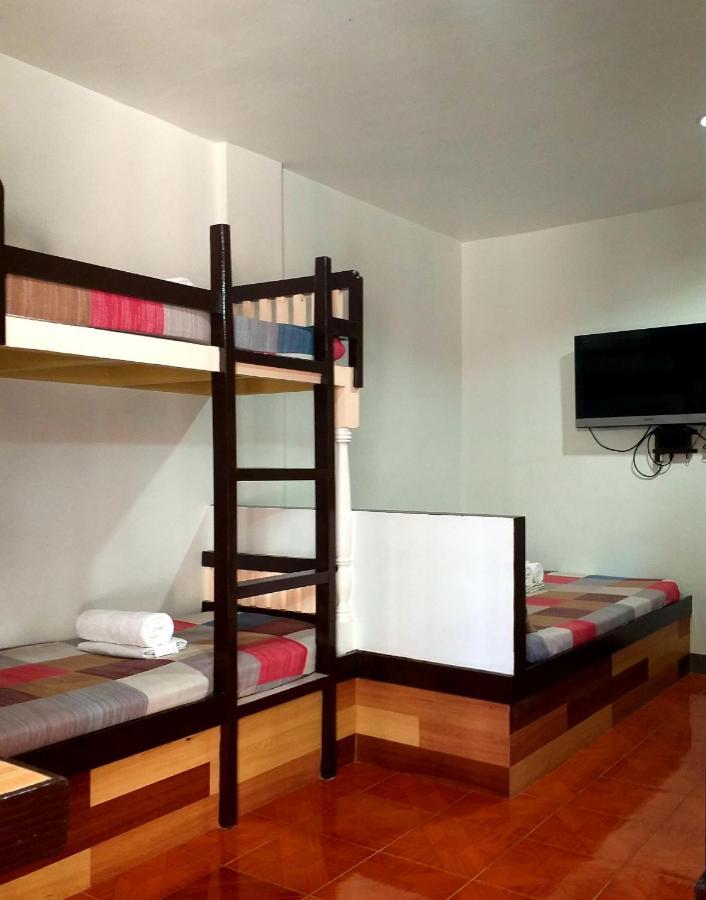 Park Vil-La Apartelle Quezon City Buitenkant foto