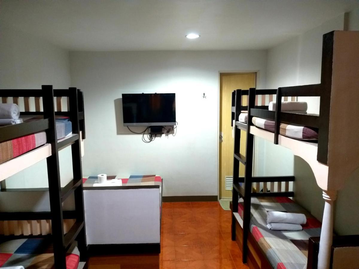 Park Vil-La Apartelle Quezon City Buitenkant foto