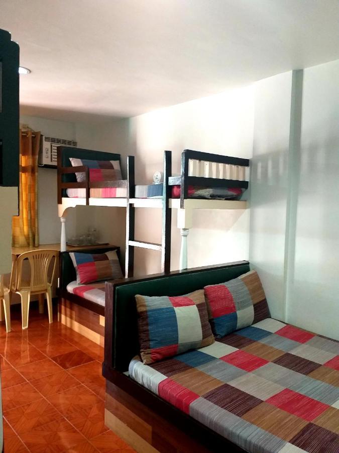 Park Vil-La Apartelle Quezon City Buitenkant foto