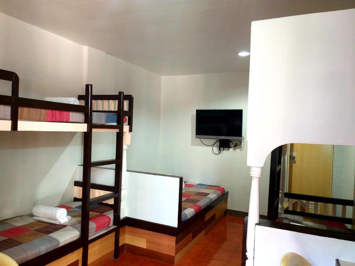 Park Vil-La Apartelle Quezon City Buitenkant foto