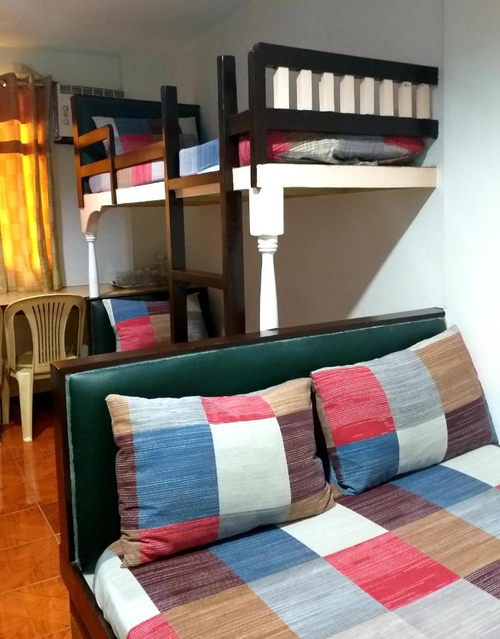 Park Vil-La Apartelle Quezon City Buitenkant foto