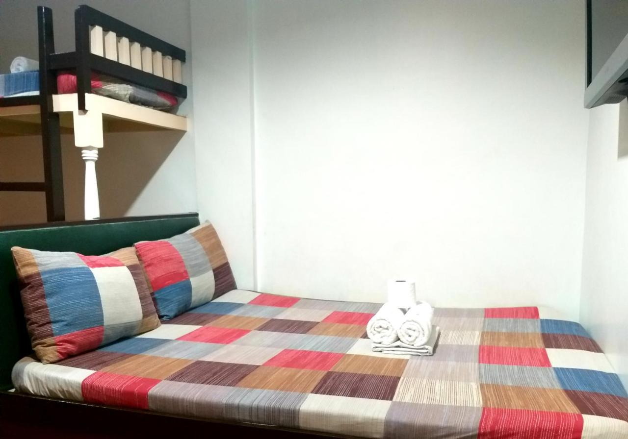 Park Vil-La Apartelle Quezon City Buitenkant foto